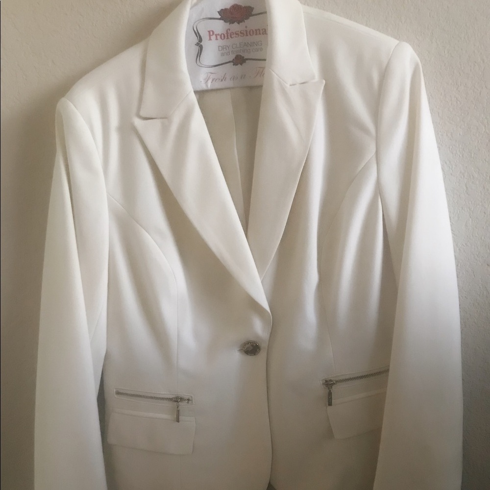 Calvin Klein sz 8 very good condition 2 pc suit